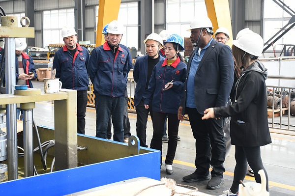 四川飛球積極尋求海外市場，邀請尼日利亞客人考察交流