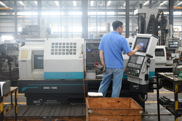 四川飛球員工抗酷暑堅守崗位，公司戰高溫凝聚關懷全力以赴保生產