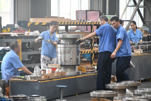 四川飛球員工抗酷暑堅守崗位，公司戰高溫凝聚關懷全力以赴保生產